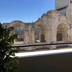 Climatisé Avec Balcon Face Aux Arènes D'arles , Arles France
